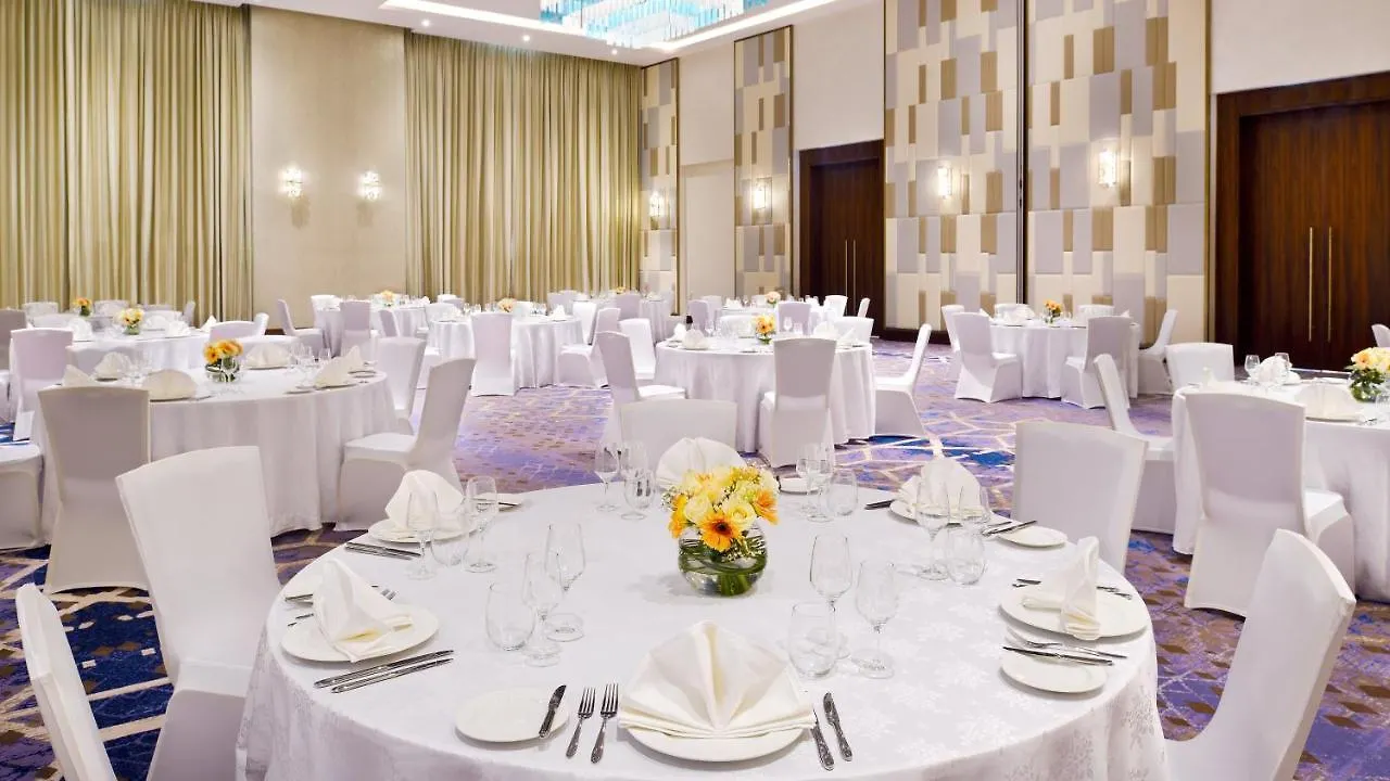 Staybridge Suites Dubai Al-Maktoum Airport By Ihg 4*,